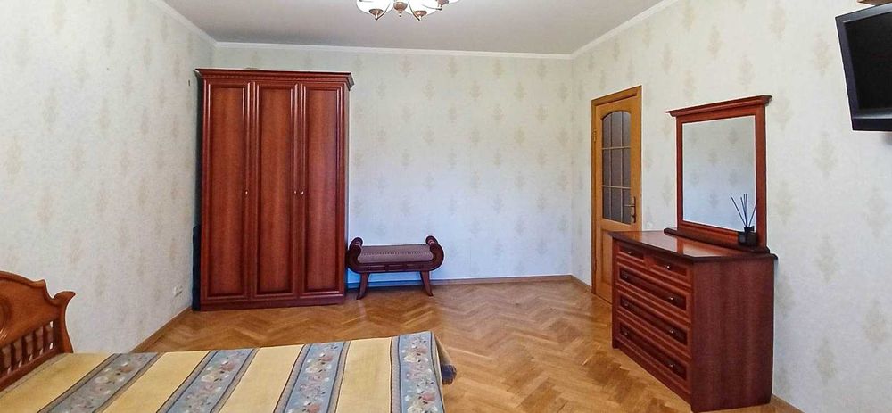 Оренда 3 кімнатної квартири, бульвар Лесі Українки, С.М. "Печерська"