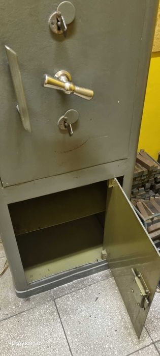 Safe w bardzo dobrym stanie