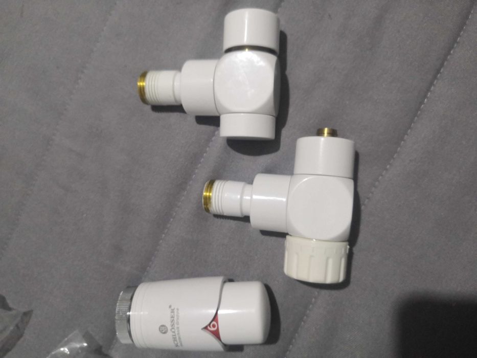 Zawór kątowy EXCLUSIVE GZ 1/2 16x2 PEX SCHLOSSER głowica termostatyczn