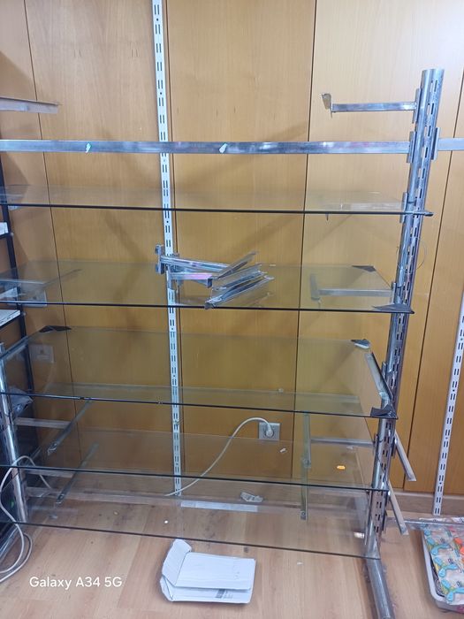 Shelves / Prateleiras /