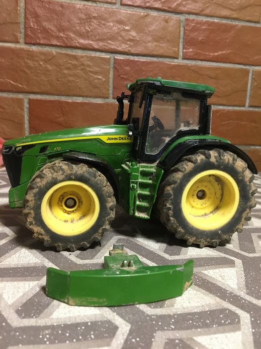 Ciągnik siku John Deere