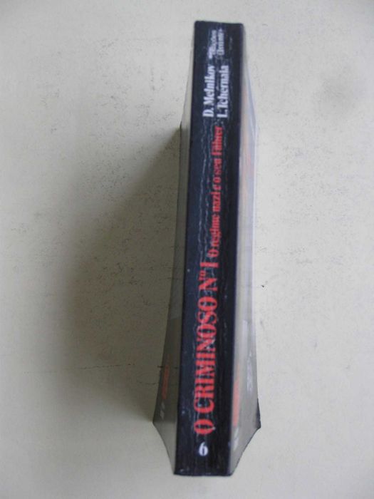 O criminoso N° 1 (O regime Nazi e o seu Fuhrer) 
de D. Melnikov