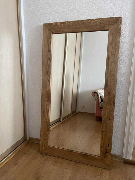 Зеркало дзеркало в дубовій рамі з масива