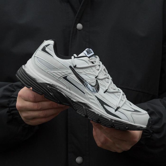 Чоловічі кросівки Nike Initiator стильні біло-чорні