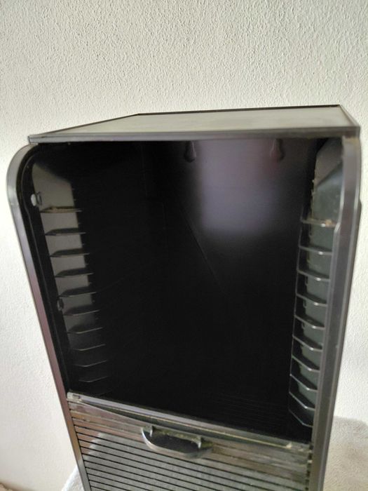 Porta CDs preto em plástico
