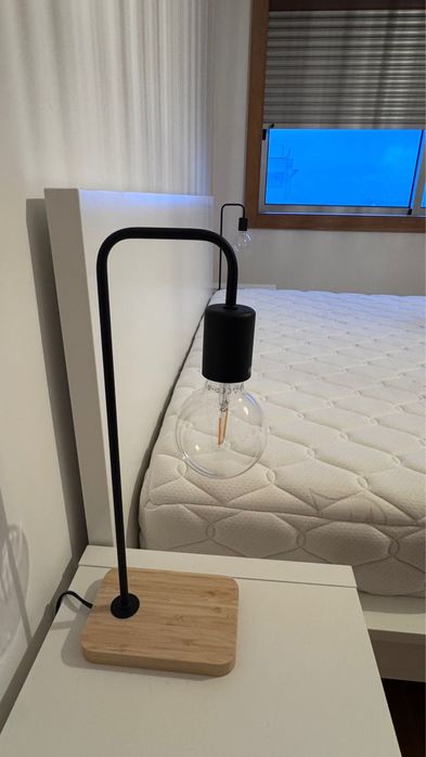 Cama de casal e mesas de cabeceira-IKEA