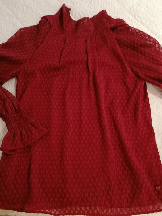 Blusa vermelha quase nova. Aperta atrás com três botões64550277738243120