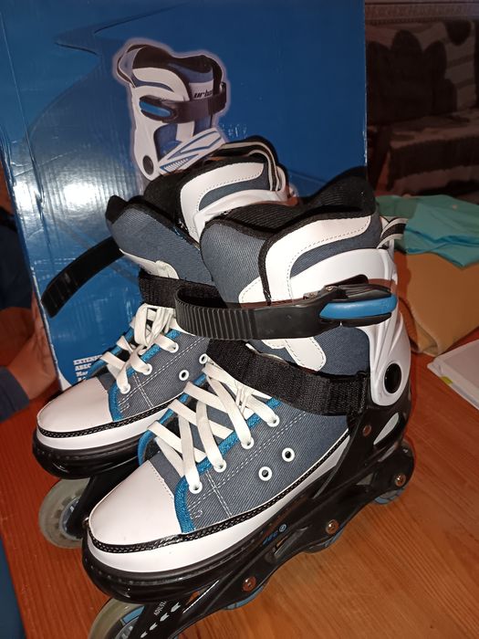Patins em linha azul
