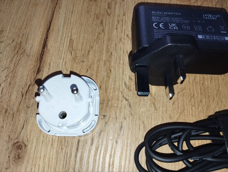 Zasilacz uniwersalny do laptopa