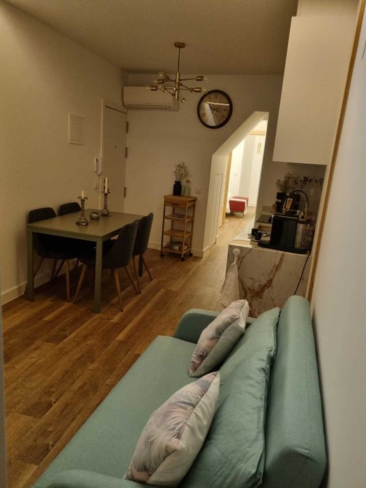 APARTAMENTO T1 TOTALMENTE RENOVADO E COMPLETAMENTE MOBILADO