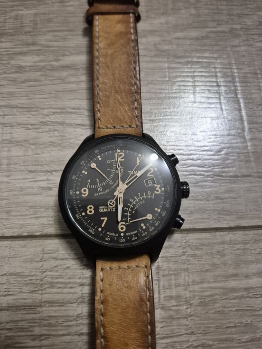 Годинник Timex T2N700