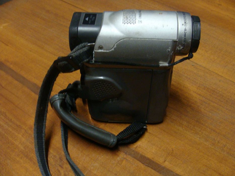 Máquina de Filmar - Canon MV20 Digital Vídeo Camcorder