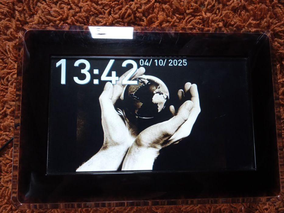 Samsung цифрова фото рамка SPF-87 H