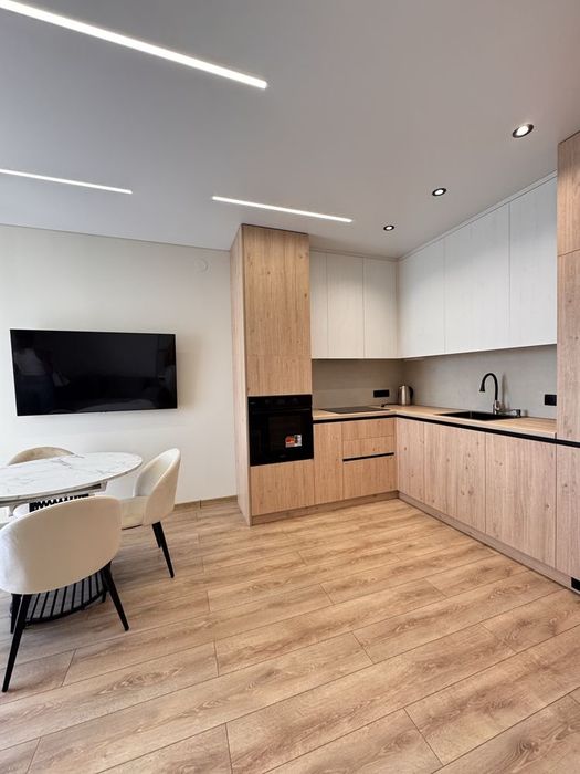 Продаж однокімнатної квартири з диваном| Центр | Однушка | 1,5 к |