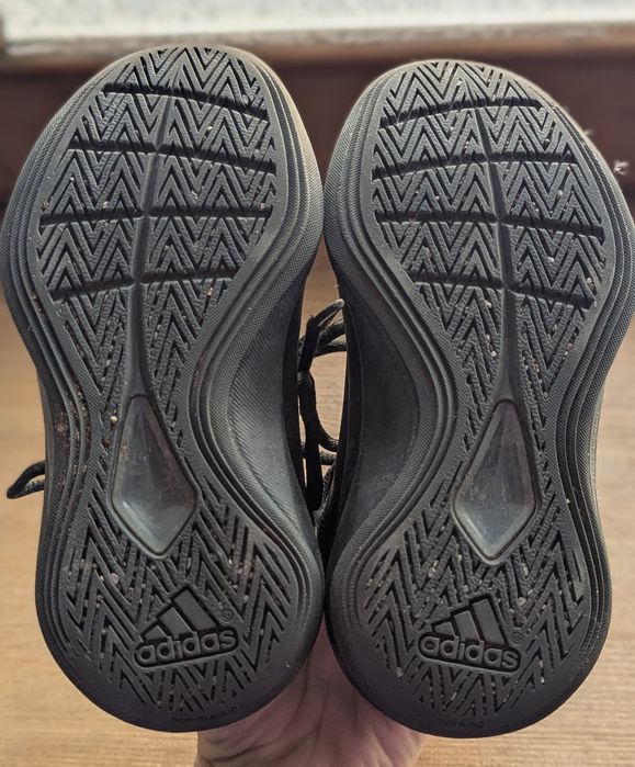 Дитячі баскетбольні кросівки adidas Isolation 2K