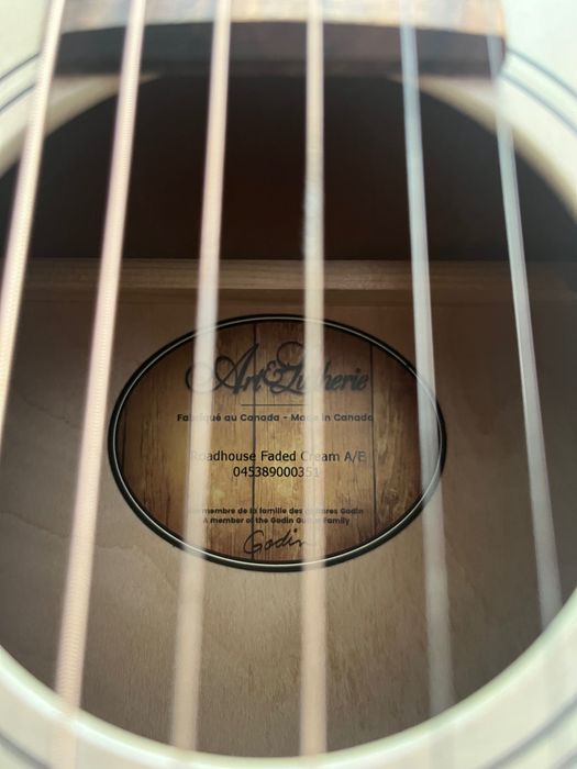 Guitarra Art & Lutherie (Godin)