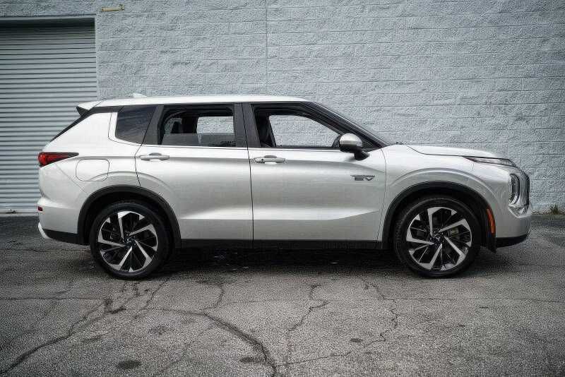 2023 Mitsubishi Outlander PHEV SE