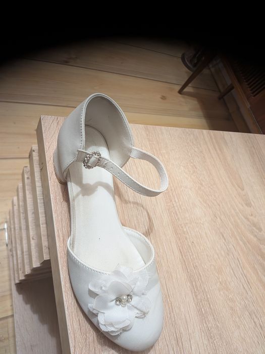 Buty białe komunijne