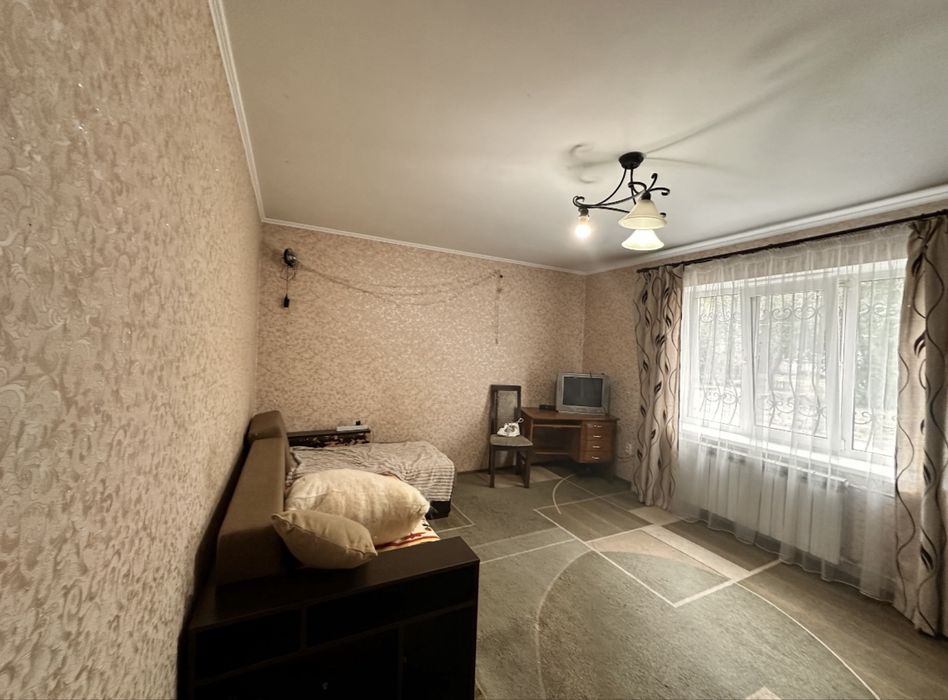 Продам 1 о кімнатну квартиру вул. М. Калмикова Бориспіль