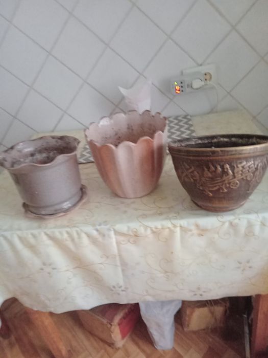 Продам   вазоны для цветов .