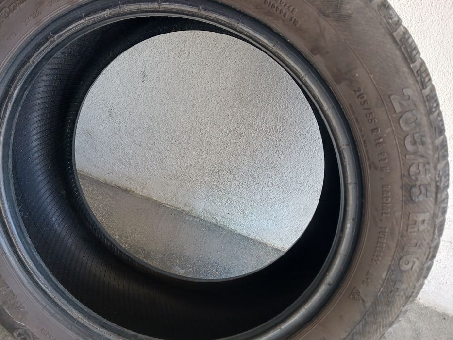 Pneu usado com mais de meio piso no Entroncamento