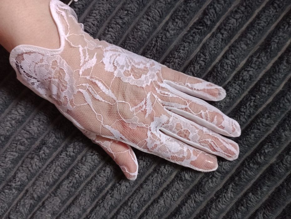 Koronkowe krótkie białe rękawiczki Lolita Coqettee Glamour