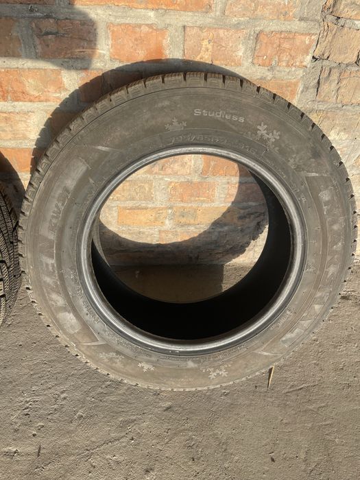 Зимняя резина 195/65 R15 Maxstal Izen 2023 г. как новая (пара)
