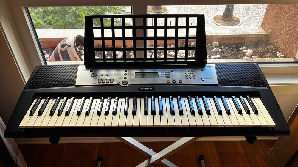 Teclado Musical Portatone Yamaha PSR-E203