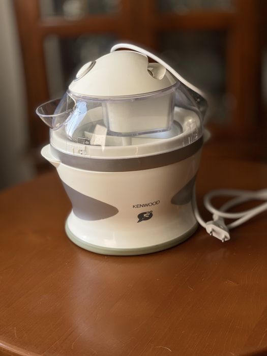 Морозиво завжди є дома в спеку Kenwood IM250