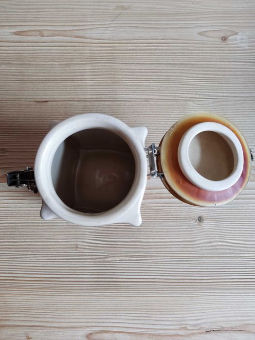 Pojemnik ceramiczny zamykany brązowo kremowy z PRL