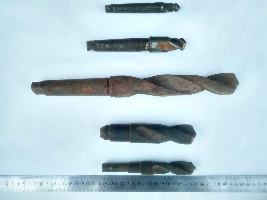 Свердла різних діаметрів.