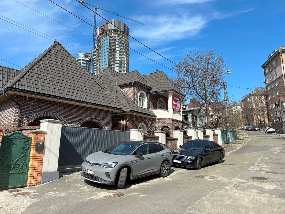 Продаж будинку в центрі, 467 кв.м. Представник власника.