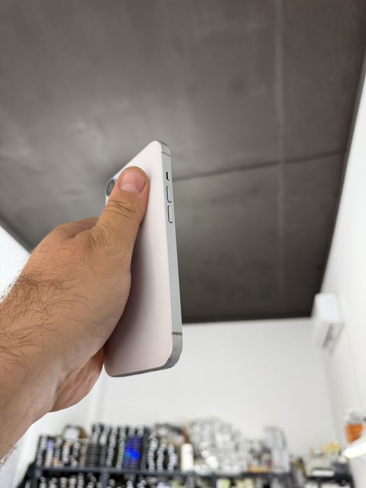 Apple Iphone 15 128 gb Neverlock  айфон 15 білий
