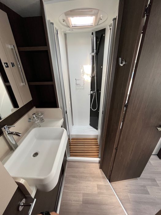 Wynajem Kampera 488 Rok 2023, komfortowy, bogato wyposażony, Łódź