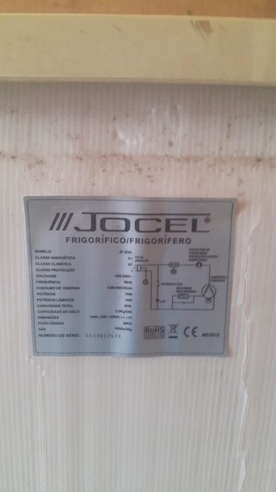 Frigorífico a trabalhar bem