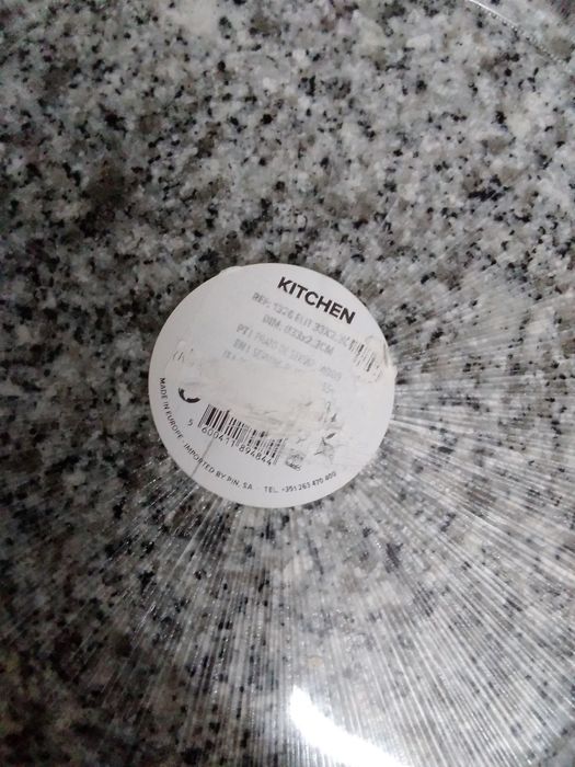 Prato de servir, em vidro.