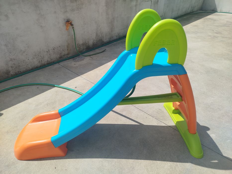 Escorrega Infantil de água