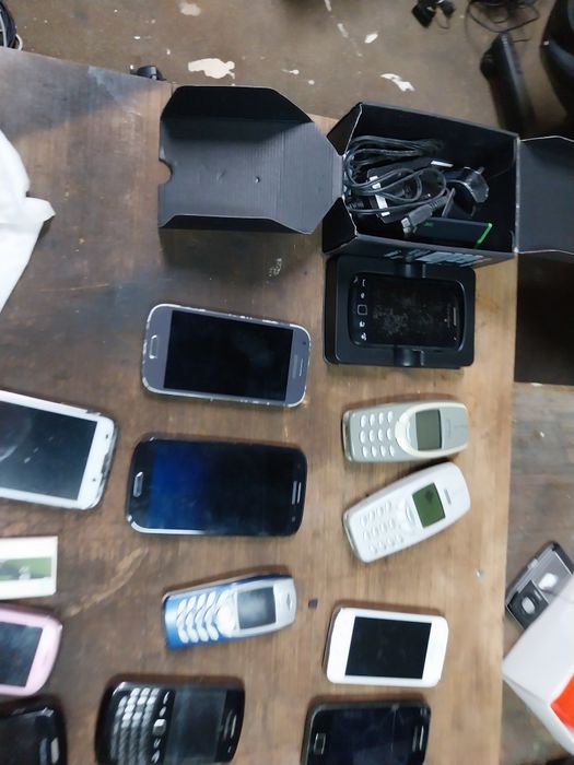 Varios telemoveis antigos