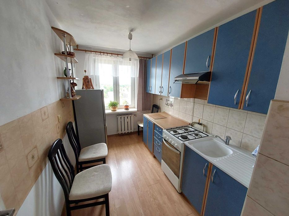 2 pokojowe mieszkanie 47 m2 w świetnej lokalizacji w centrum Elbląga. Duży salon, balkon, oddzielna kuchnia, winda, miejsce parkingowe przy budynku