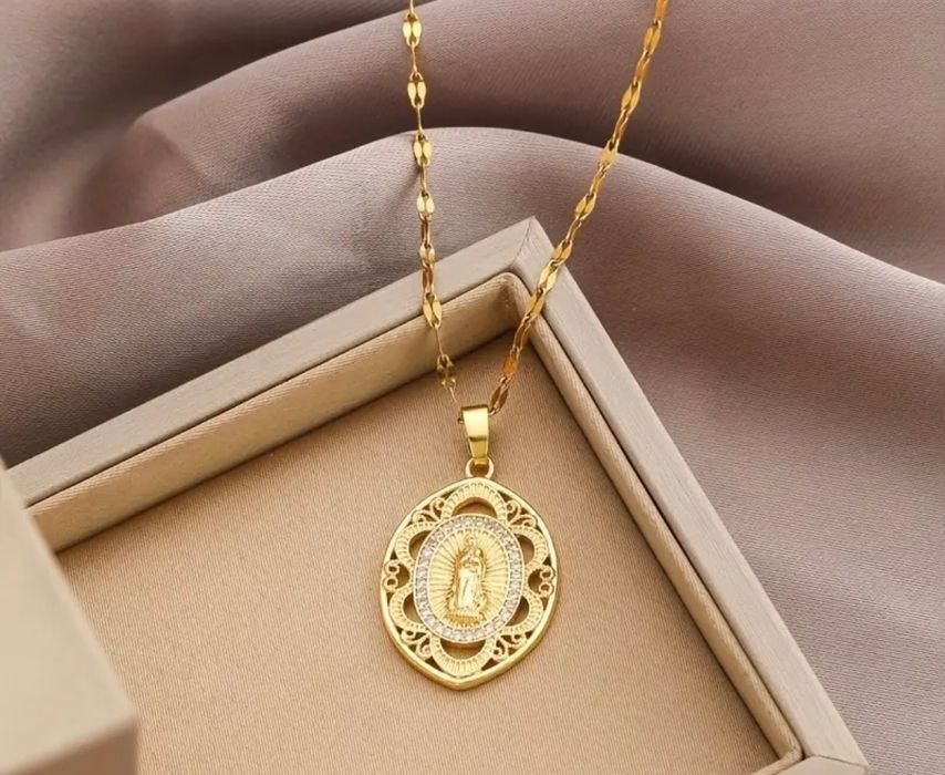 Złoty Łańcuszek z Medalikiem Matką Boską Boską Biżuteria Religijna