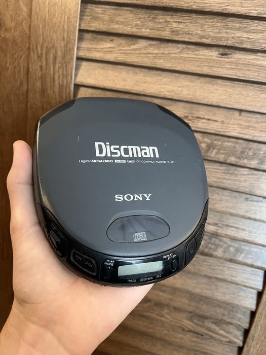 CD-плеєр Sony Discman D-151 (Digital Mega Bass) + Навушники Sennheiser у подарунок