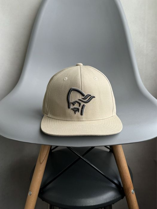 Трекенговая кепка Norrona мужская big logo бежевого цвета one size. Чоловіча бейсболка Norrona one size в бежевому кольорі оригінал