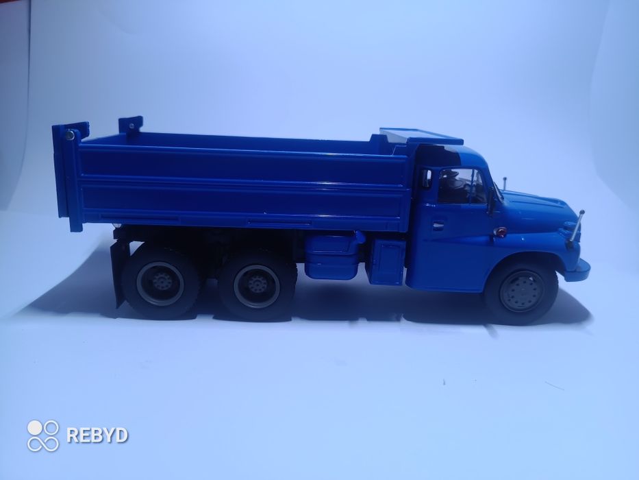 Tatra 148 S3 1:43