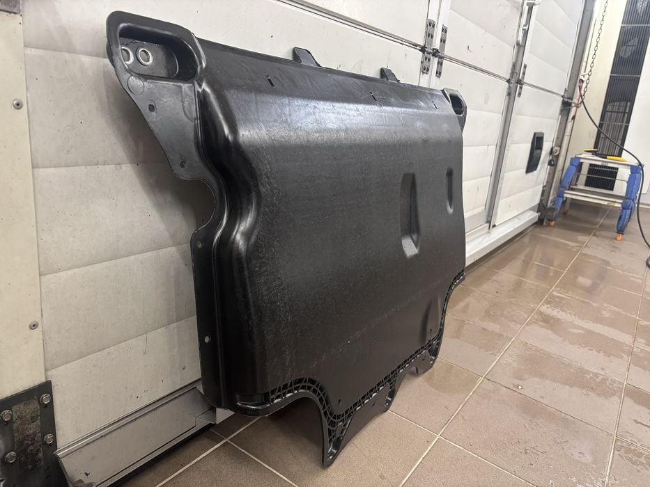 Оригінальний захист ДВС VAG 5QF825901B