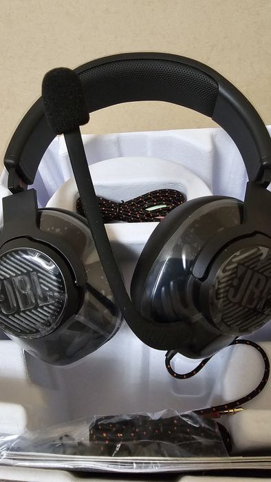 Ігрова гарнітура JBL Quantum 200 – нова