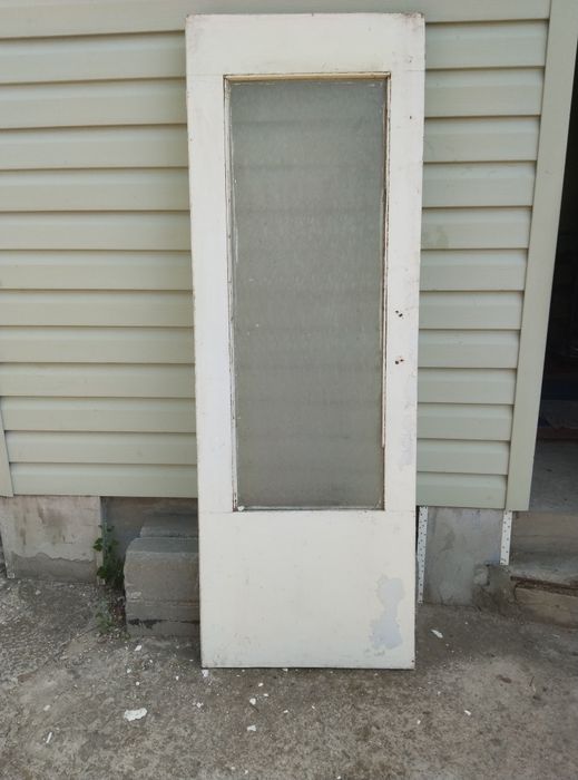 Двери деревяные .