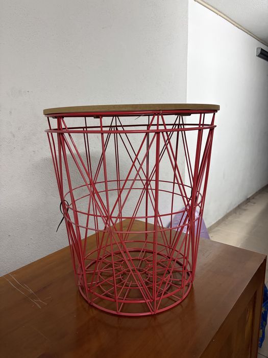 Mesa de apoio com arrumação