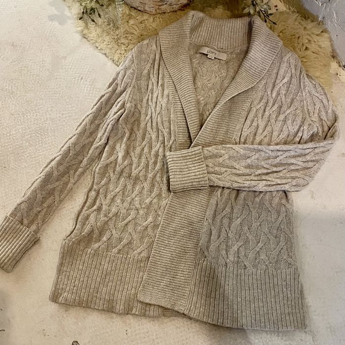 Piękny jasny sweter LOFT z dobrego materiału