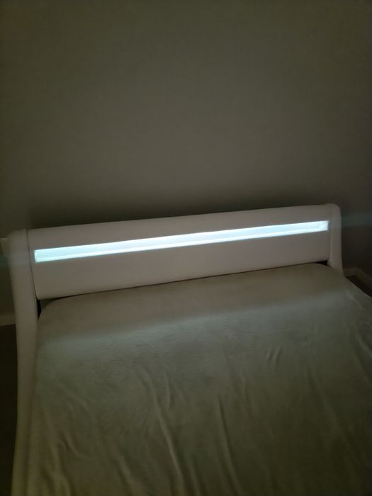 Cama de casal com led, completa