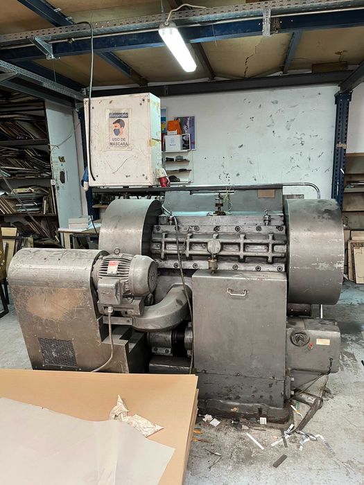 Maquina de corte e binco trucoladora